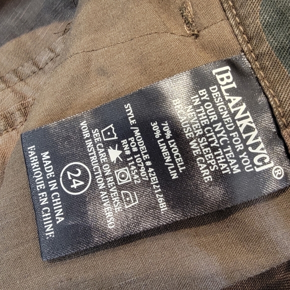 Blank NYC Camo Linen Blend Cargo Crop Pant Size 24 NWT! - Picture 10 of 15